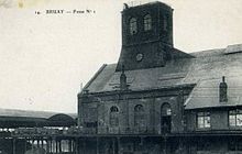 Le chevalement du puits n° 1 de la fosse n° 1 - 1 bis des mines de Bruay est typique de la période de la fin du XIXe siècle.