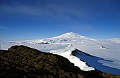 Le mont Erebus vue depuis la péninsule de Hut Point.