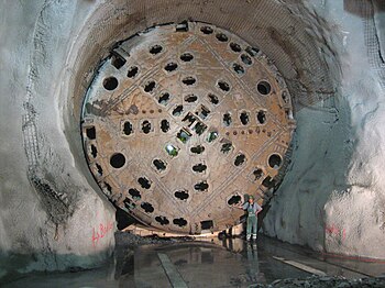 Tunnelier du tunnel de base du Saint-Gothard, en 2006