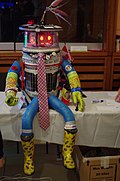 HitchBOT est exposé à Toronto au Canada.